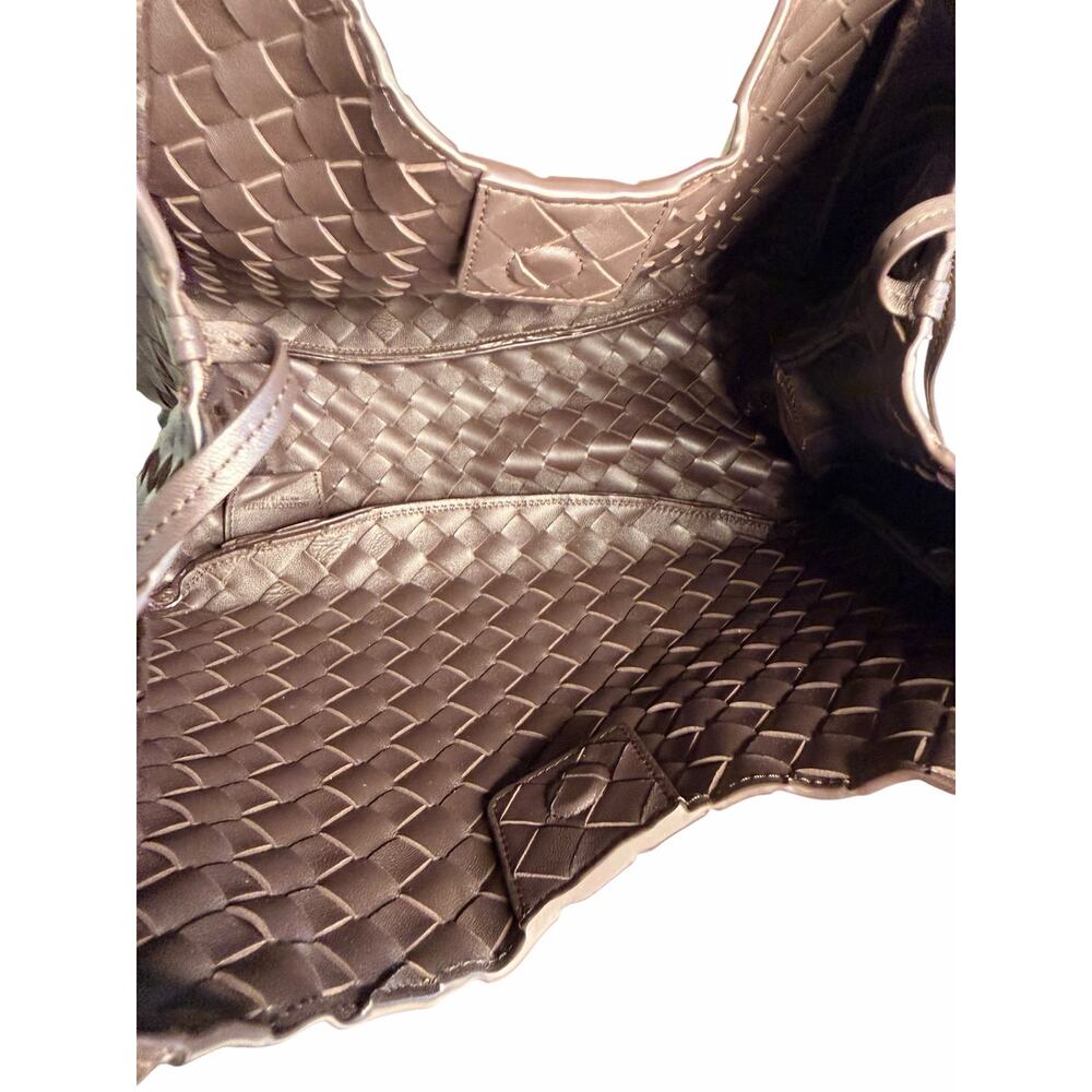 Bottega Veneta NWOT Medium Campana Intrecciato Leather Shoulder Bag in Fondant - Picture 11 of 15